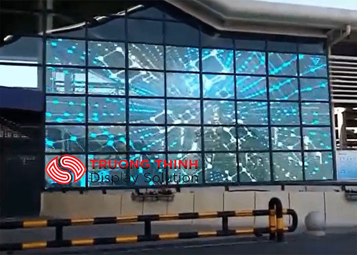 ỨNG DỤNG MÀN HÌNH LED TRONG SUỐT TRONG NHÀ P15-31.25 300 INCH SÂN KHẤU TRONG NHÀ CHO VIỆC HÁT QUỐC CA CHÀO CỜ TẠI ĐẠI HỌC Y DƯỢC THÀNH PHỐ HỒ CHÍ MINH