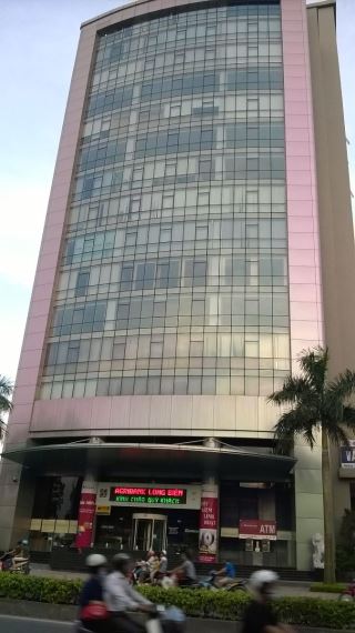 gia ban man hinh led trong suot 160 inch trong nha tco p3.81 7.81 cho toa nha van phong plaschem plaza